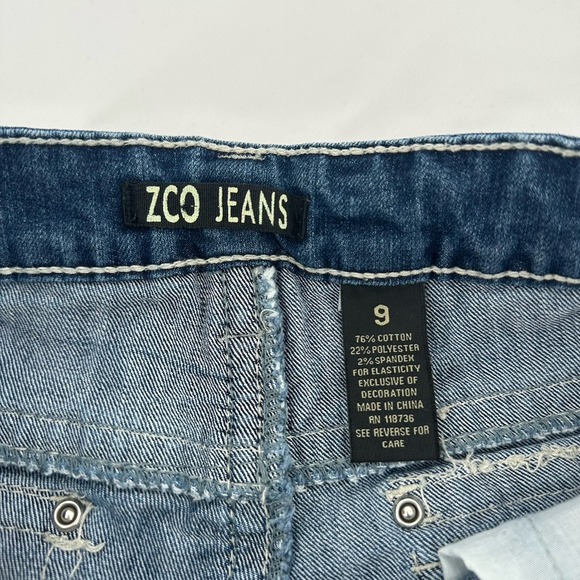 ZCO Jeans Y2K Denim Shorts Size 9 Blue Floral Crochet Studded Bling 4" Inseam - Picture 4 of 6